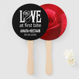 Gothic Red Rose Liefde bij First Bite Bruiloft Handwaaier