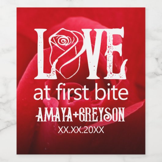 Gothic Red Rose Liefde bij First Bite Bruiloft Wijn Etiket (Enkel label)
