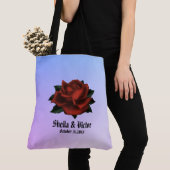 Gothic Red Rose Name and Date Paars Wedding Tote Bag (Dichtbij)