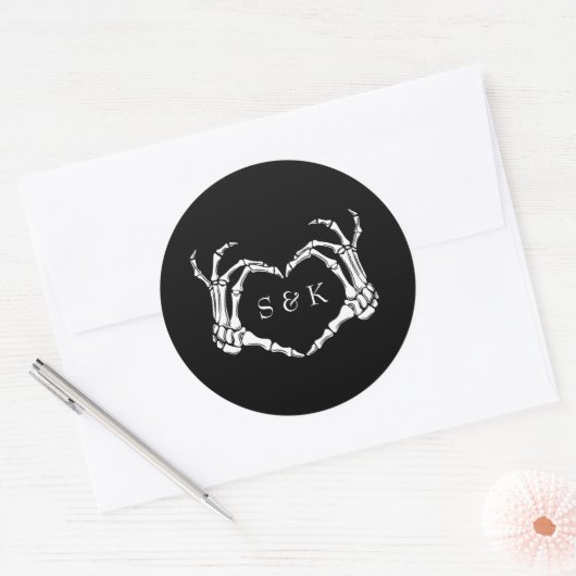 Gothic Romantic Skeleton Hand Halloween Huwelijk Ronde Sticker (Envelop)