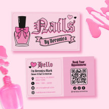 Gothic Roze en Zwarte Vrouwelijke Nagelstyliste