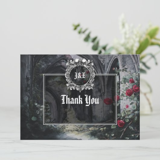Gothic Ruins Roses Floral Monogram Wedding Bedankkaart (Staand voorkant)