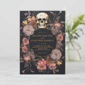 Gothic schedel bloemenzwart bruiloft kaart (Staand voorkant)