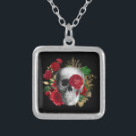 Gothic schedel met rode bloemen en gouden bladeren zilver vergulden ketting<br><div class="desc">Een ketting met een illustratie van de gothic. Mooie rode rozen en gouden bladeren rond een zwarte en witte schedel.</div>