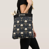 Gothic schedels en blauwe bloemen tote bag (Dichtbij)