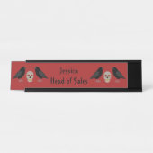 Gothic Skull and Guardian Ravens Halloween Custom Bureau Naambordje (Voorkant)