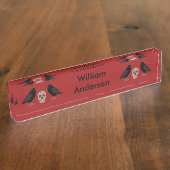 Gothic Skull and Guardian Ravens Halloween Custom Naambordje (Zijkant)