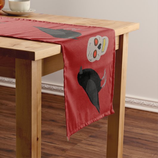 Gothic Skull and Guardian Ravens Halloween Korte Tafelloper (Voorbeeld)