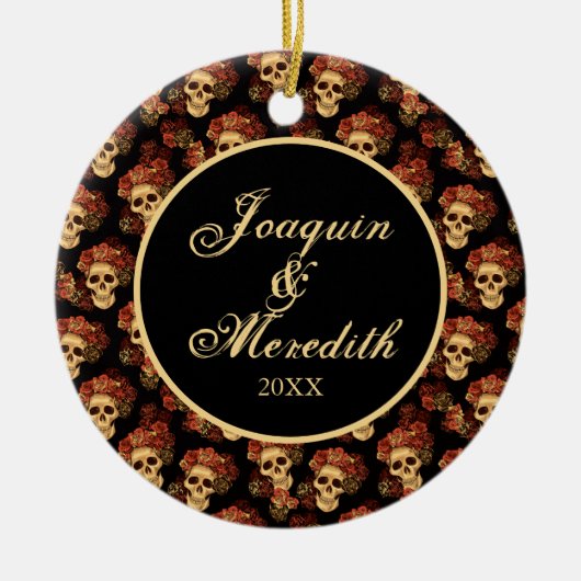 Gothic Skull Black Red Monogram Halloween Keramisch Ornament (Voorkant)