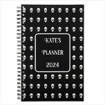 Gothic Skull elegant 2025 Planner<br><div class="desc">Patroon van witte schedels op een zwarte achtergrond. Met deze planner kunt u uw taken plannen zoals u wilt. Personaliseer door jouw naam,  titel en jaar toe te voegen.</div>