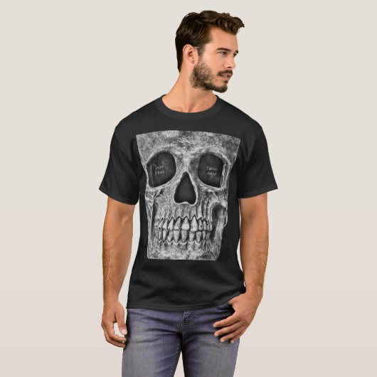 Gothic Skull Face Black and White Tattoo Shop T-shirt (Voorkant volledig)