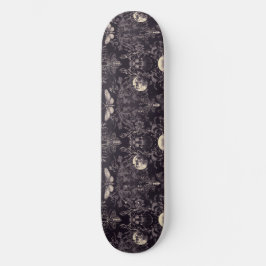Gothic Skull Moths en Moon Skateboard
