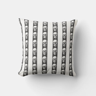 Gothic striped pattern with skulls kussen