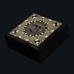 Gothic Tattoo Flower Wedding Jubileum Gift Box Cadeaudoosje<br><div class="desc">Uniek en stijlvol ontwerp in gouden en zwarte decoratieve tattoos zoals design - Uitstekend en elegant aangepast cadeau, Jubileum of verloving. Personaliseer je met namen, verjaardagsdatum en monogram of nummers - gemaakt in een prachtige, houten cadeaudoos om rimpetten en juwelen te bewaren voor je speciale keepsakes. Maakt een geweldig cadeau...</div>