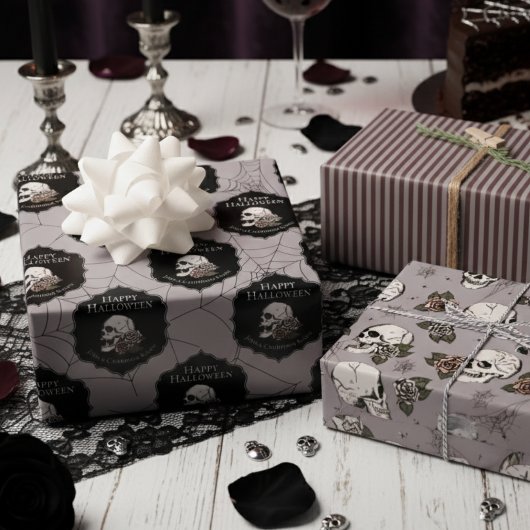 Gothic Taupe Grijze Schedels en Strepen Halloween Inpakpapier Vel