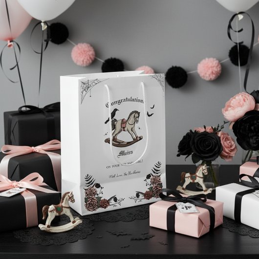 Gothic Victoriaans Rocking Horse Girl Baby shower Medium Cadeauzakje