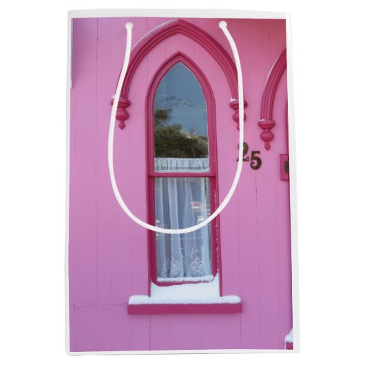 Gothic Window and Snow - Martha's Vineyard Medium Cadeauzakje (Voorkant)