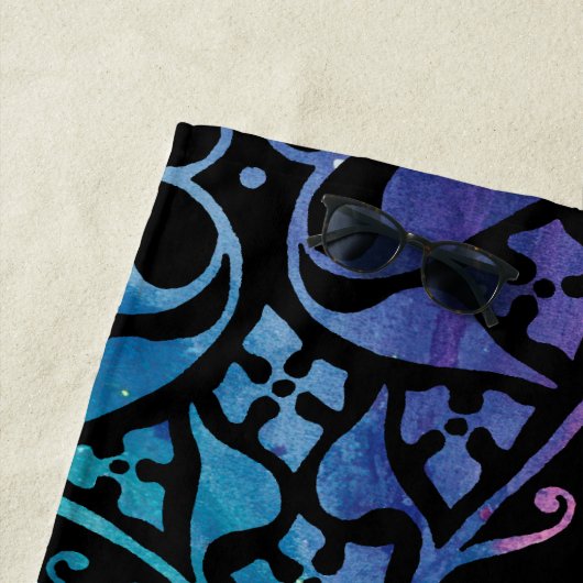 Gothic Window Rainbow Pride Strandlaken (In situ)