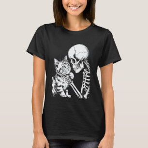 Gothische enge skelet die kat vasthoudt Halloween T-shirt