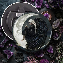 Gothische engel zittend op de maan button flesopener