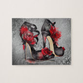 Gothische Mode — Strappy Heels met Rozen op Grunge Legpuzzel (Horizontaal)