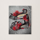 Gothische Mode — Strappy Heels met Rozen op Grunge Legpuzzel (Verticaal)