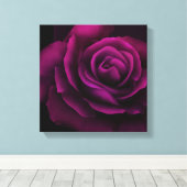 Gothische Paars-rode rozenbloem Canvas Afdruk (Insitu (Houten vloer))