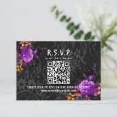 Gothische QR Code Paarse Floral Halloween Wedding RSVP Kaartje (Staand voorkant)