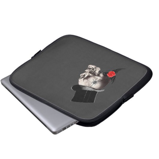Gothische schedel en roos tattoo laptop sleeve (Voorkant onderkant)