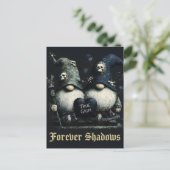 Gothische "True Grim" Gnomes met "Forever Shadows" Briefkaart (Staand voorkant)