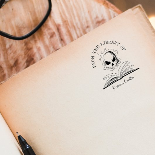 Gotisch aangepast boek uit de bibliotheek van de s zelfinktende stempel