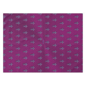 Gotisch kruis in reliëfdruk in Paars met monogram Tafelkleed (Voorkant (Horizontaal))