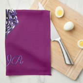 Gotisch kruis in reliëfdruk in Paars met monogram Theedoek (Quarter Fold)