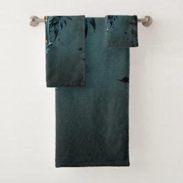 Gotisch kruis met decoratieve elementen en vogels. bad handdoek