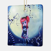 Gotisch meisje voodoo doll en griezelige wijnstokk keramisch ornament (Links)