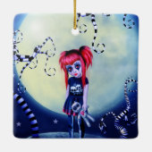 Gotisch meisje voodoo doll en griezelige wijnstokk keramisch ornament (Achterkant)