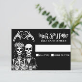 Gotisch skelet paar bloemenbruiloft RSVP kaartje (Staand voorkant)