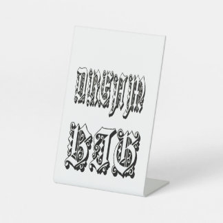 gotische blackletter-typografie reclamebord met voetstuk