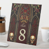 Gotische boog met schedels. reclamebord met voetstuk (Insitu)