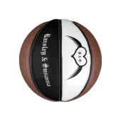 Gotische bruiloft gevleugeld hart Custom Monogramm Basketbal (Verticaal)