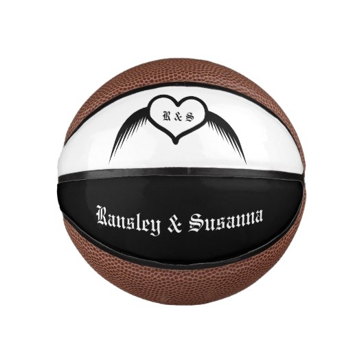 Gotische bruiloft gevleugeld hart Custom Monogramm Basketbal (Voorkant)