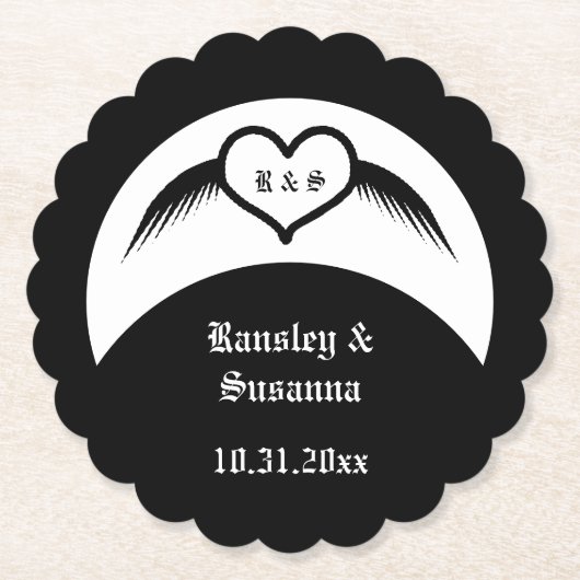 Gotische bruiloft gevleugeld hart Custom Monogramm Kartonnen Onderzetters (Voorkant)