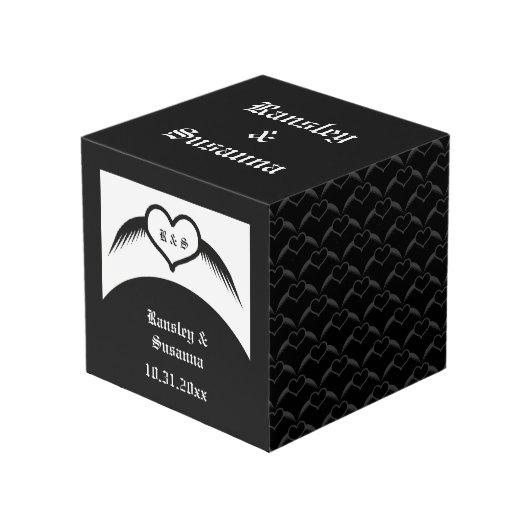 Gotische bruiloft gevleugeld hart Custom Monogramm Kubus (Voorkant hoekig)