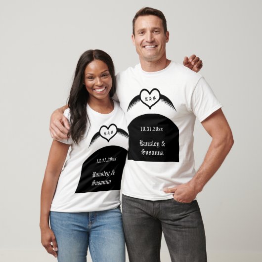 Gotische bruiloft gevleugeld hart Custom Monogramm T-shirt (Unisex)
