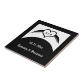 Gotische bruiloft gevleugeld hart Custom Monogramm Tegeltje (Zijkant)