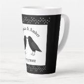 Gotische bruiloft kussen Ravens Custom Latte Mok (Rechterhoek)