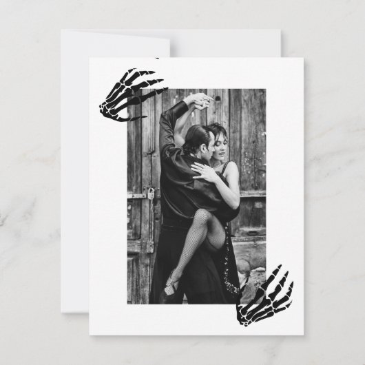 Gotische bruiloft red de datum skeletten aankondiging (Achterkant)