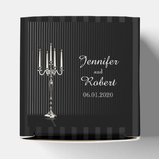 Gotische Candelabra op Pinstripe Wedding Favor Box Bedankdoosjes (Bovenkant)
