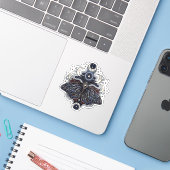 Gotische doodsmot en maanfasen sticker (Laptop met iPhone)
