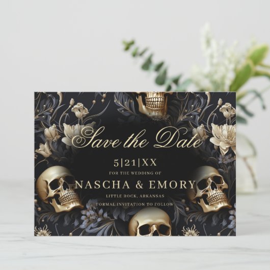 Gotische Elegante Bloemen Schedels Gouden Bruiloft Save The Date (Staand voorkant)